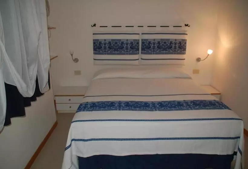 Porto Coda Cavallo Salina Bamba