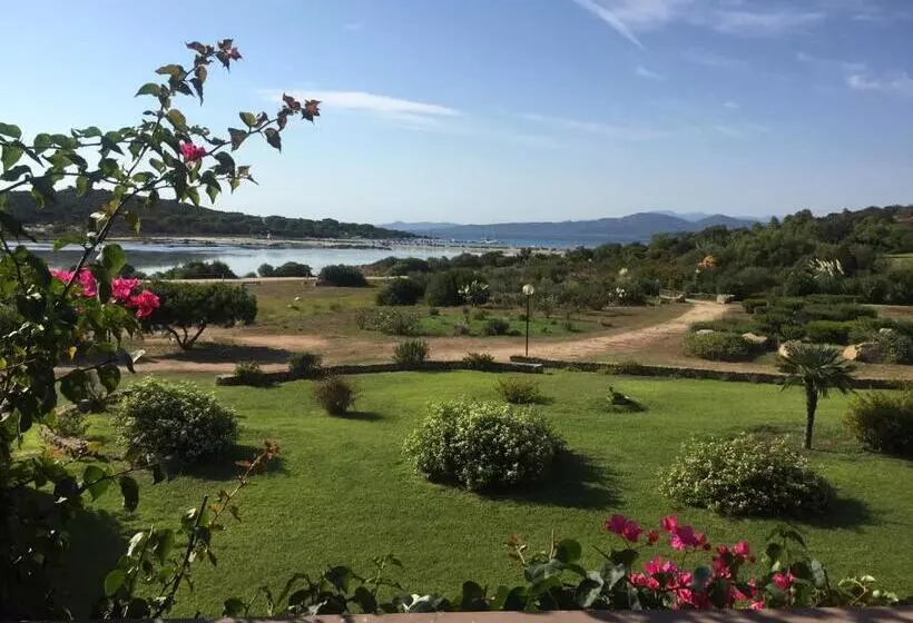 Porto Coda Cavallo Salina Bamba
