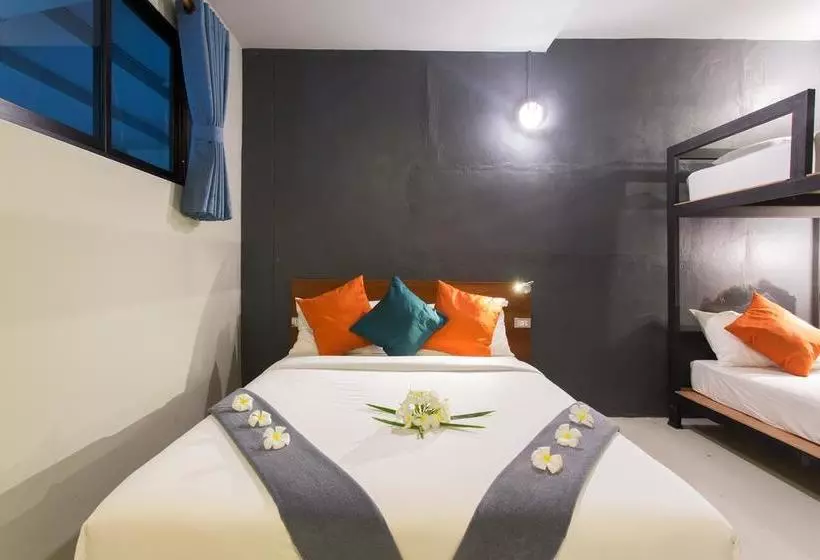 Holiday Station Hostel