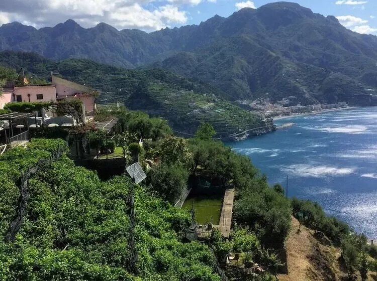 Hotelli B&b I Limoni