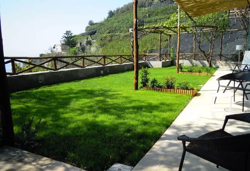 Hotelli B&b I Limoni