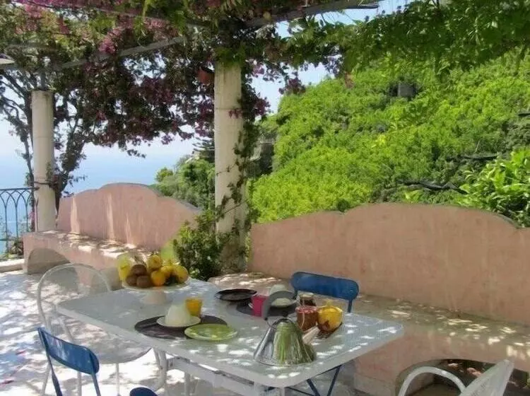 Hotelli B&b I Limoni