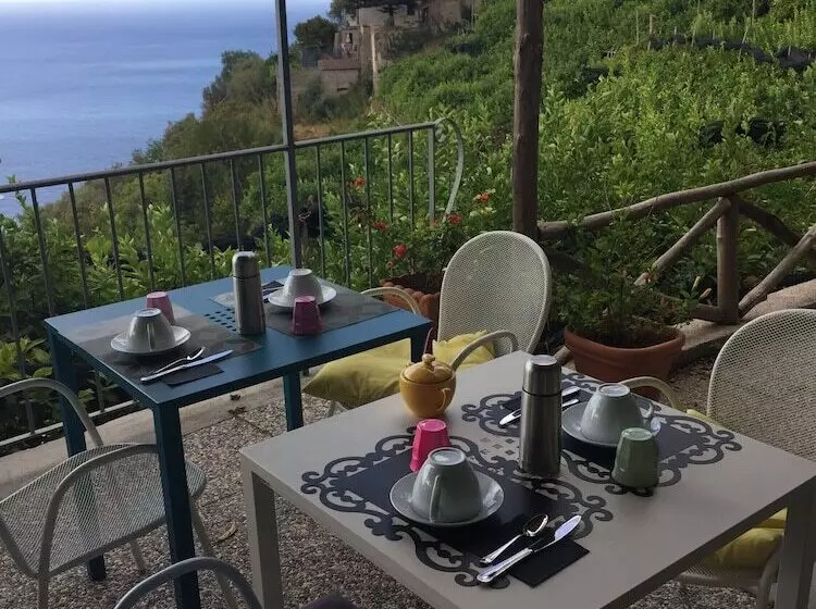 Hotelli B&b I Limoni