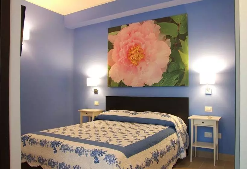 هتل B&b Neapolis