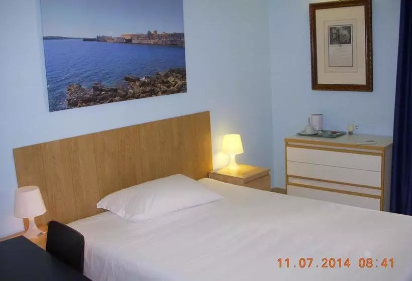 هتل B&b Neapolis