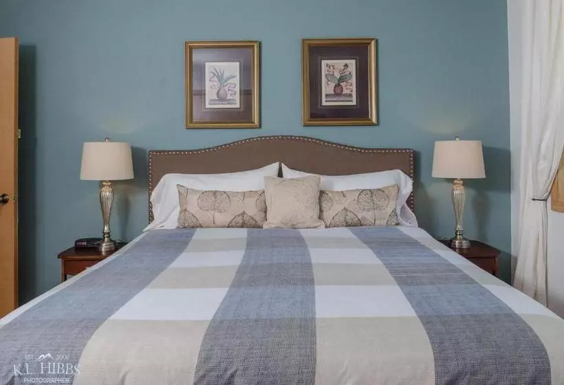 Hotelli Meadow Lake View Bed And Breakfast