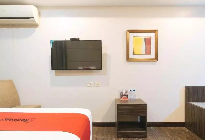 Hotelli Reddoorz Premium @ West Avenue Quezon City
