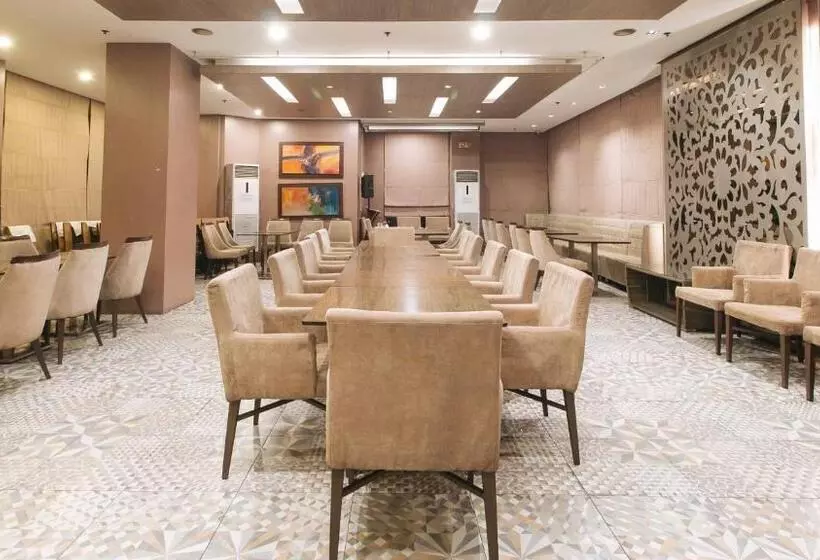 Hotelli Reddoorz Premium @ West Avenue Quezon City