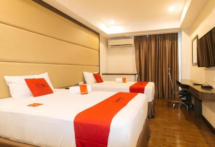 Отель Reddoorz Premium @ West Avenue Quezon City