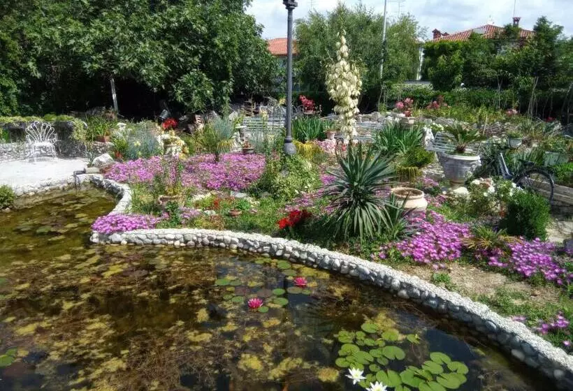 Hotelli Villa Fiorita