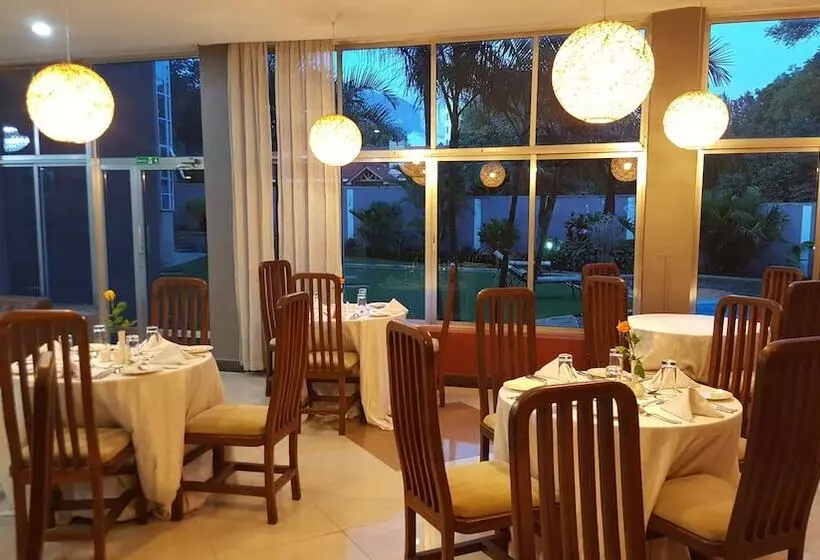 Hotel Arusha Corridor Spring
