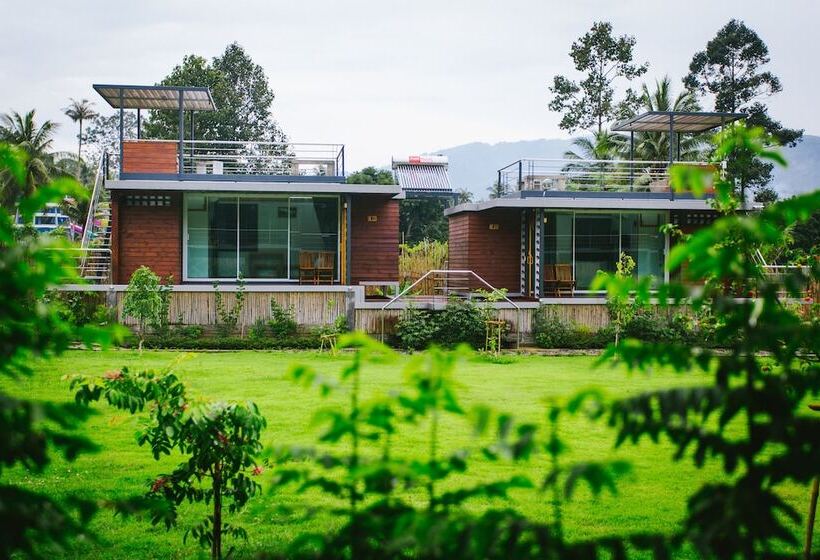 هتل Baan Boom Boxes Eco Friendly Resort