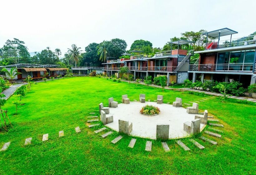 هتل Baan Boom Boxes Eco Friendly Resort