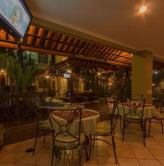 Hotelli Iguana Verde