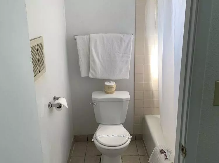 هتل Economy Inn