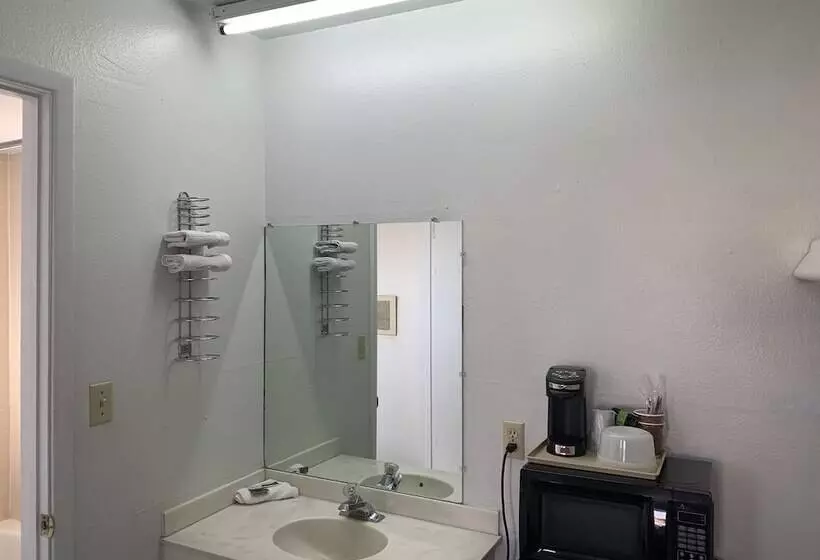 هتل Economy Inn