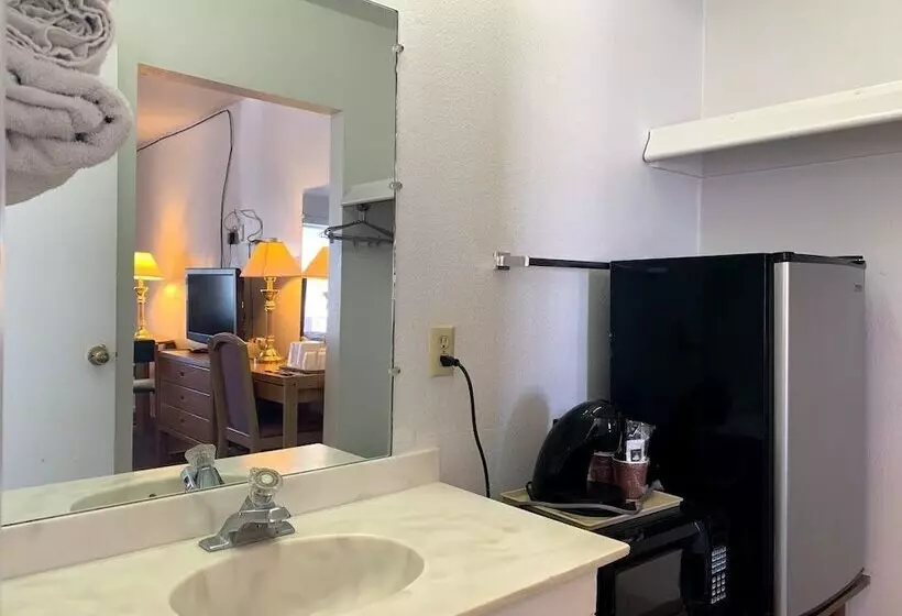هتل Economy Inn