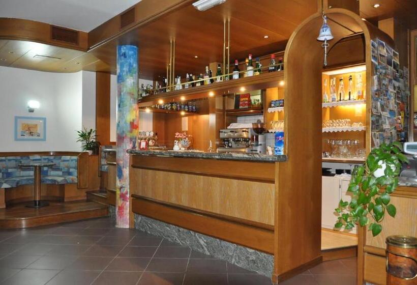 ホテル Europa Cembra