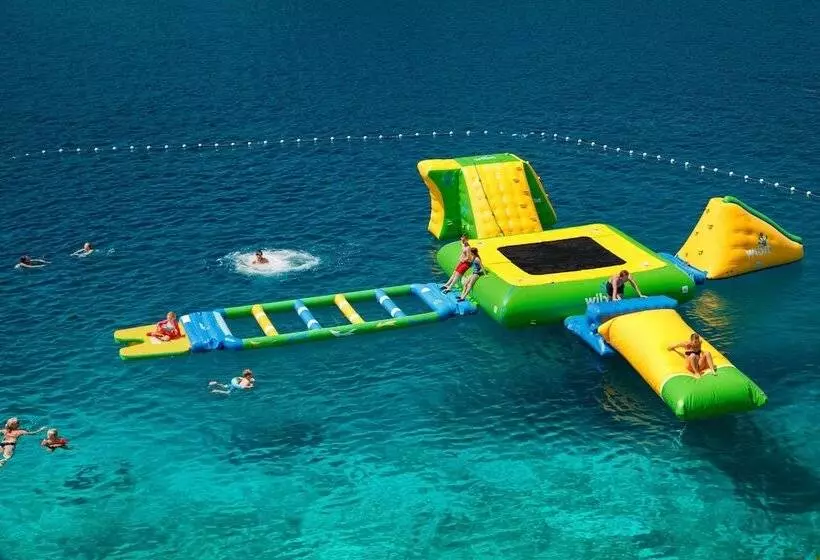 Hotelli Gava Waterman Milna Resort – All Inclusive