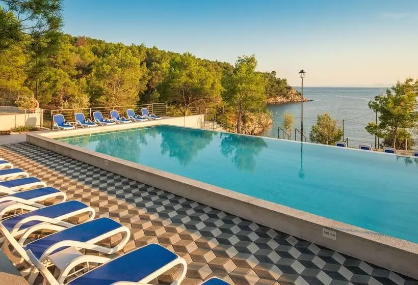 Hotelli Gava Waterman Milna Resort – All Inclusive