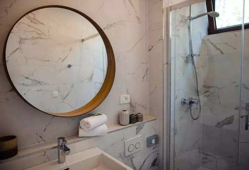 Hotelli Gava Waterman Milna Resort – All Inclusive