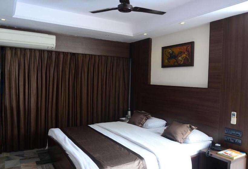 בית מלון כפרי Jaya Residency