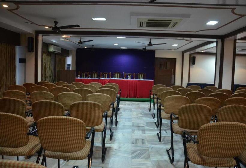 בית מלון כפרי Jaya Residency