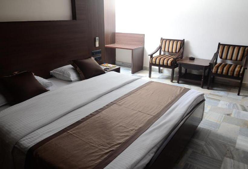 בית מלון כפרי Jaya Residency