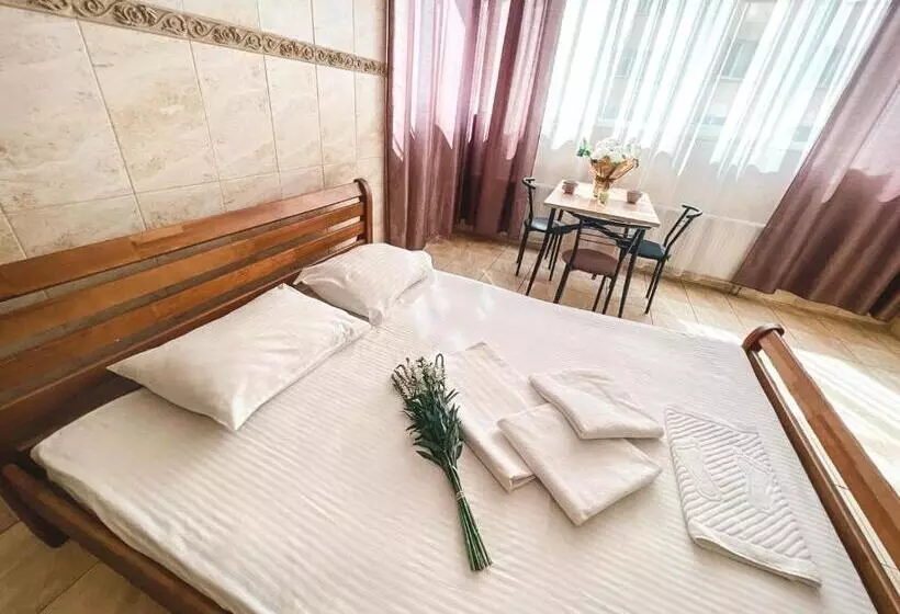 هتل Pechersk House