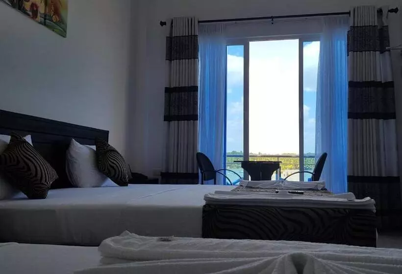 Hotel Trinco Lagoon