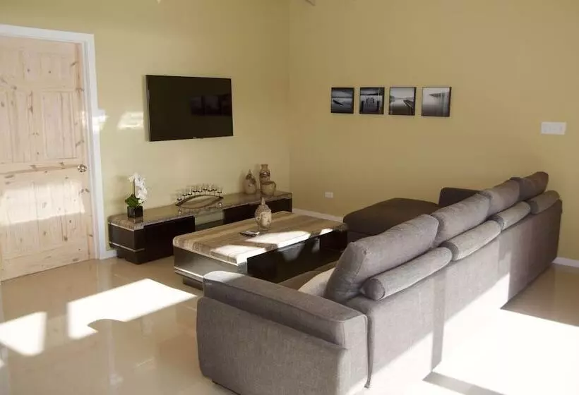 هتل Vine Cottages Adults Only