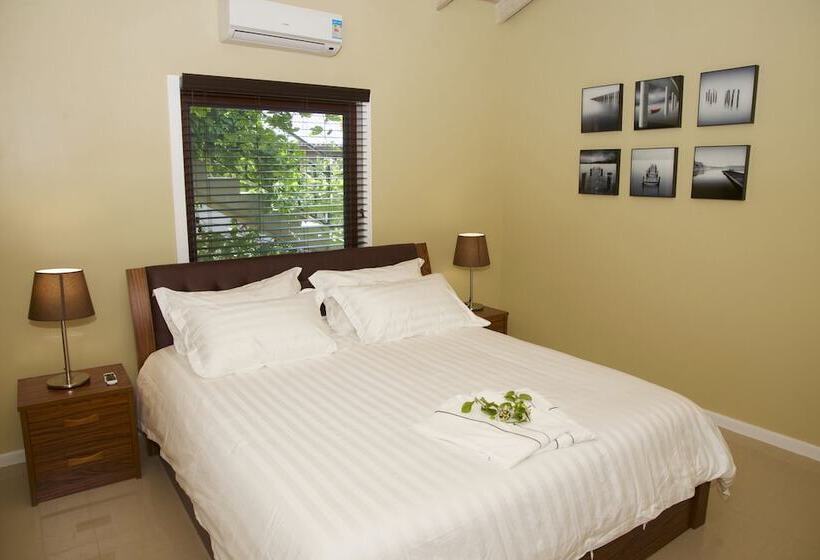 هتل Vine Cottages Adults Only