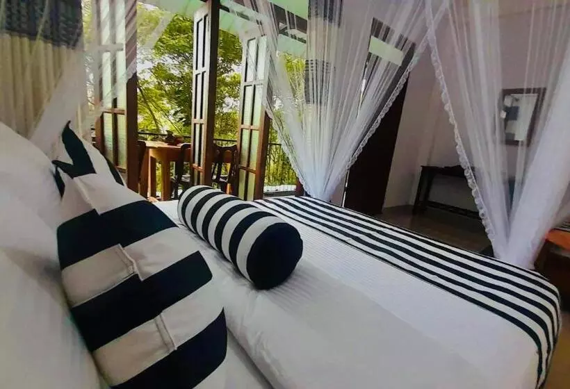 Hotel Ella South Star