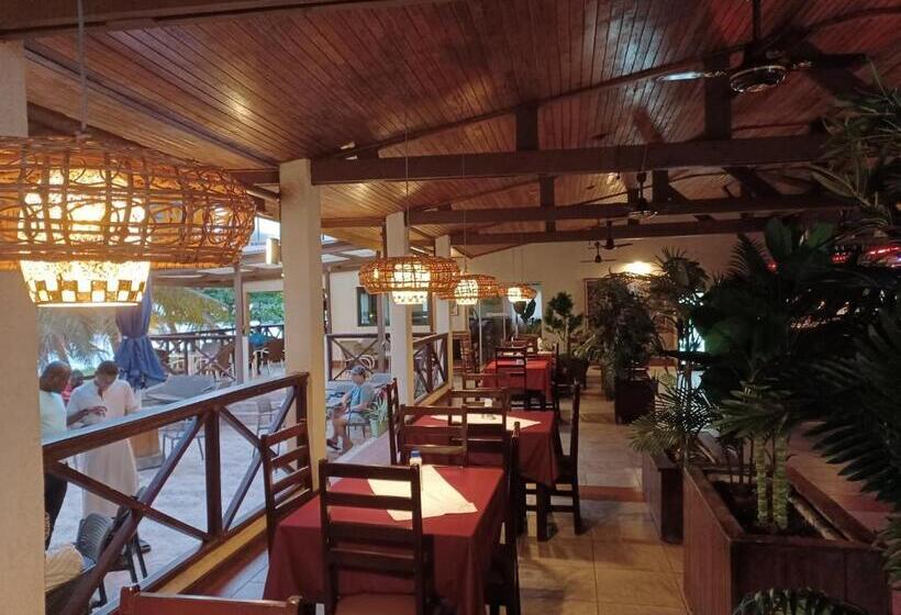 هتل Palm Rock Beach