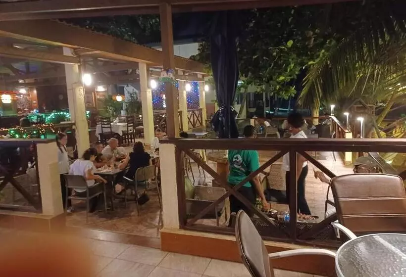 هتل Palm Rock Beach