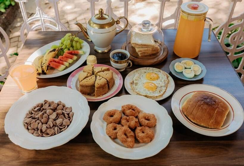 هتل Radha Cottage Resort