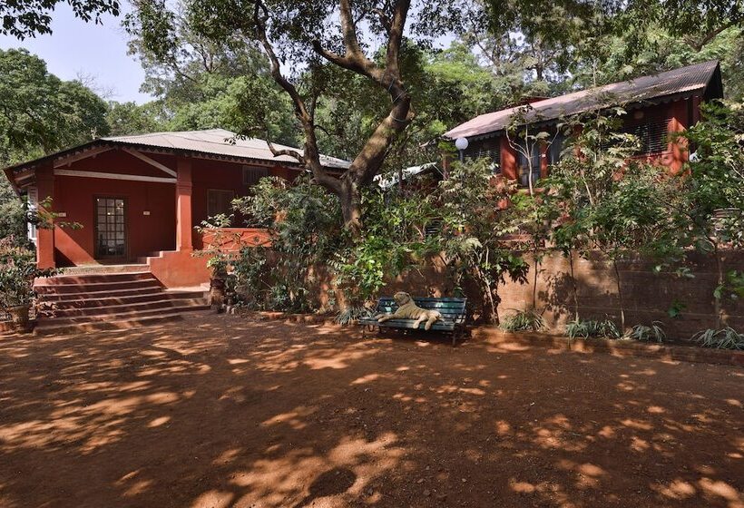 هتل Radha Cottage Resort