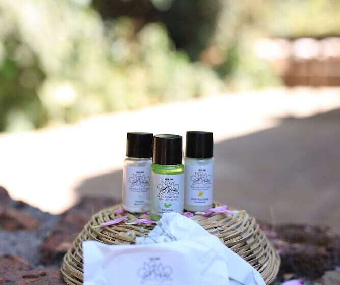 هتل Radha Cottage Resort