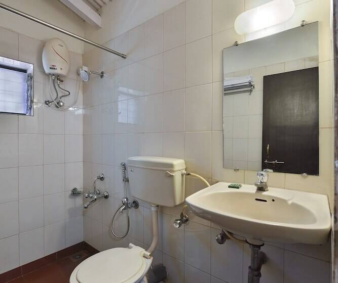 هتل Radha Cottage Resort