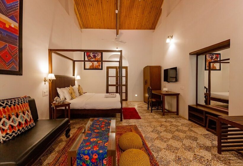 هتل Radha Cottage Resort