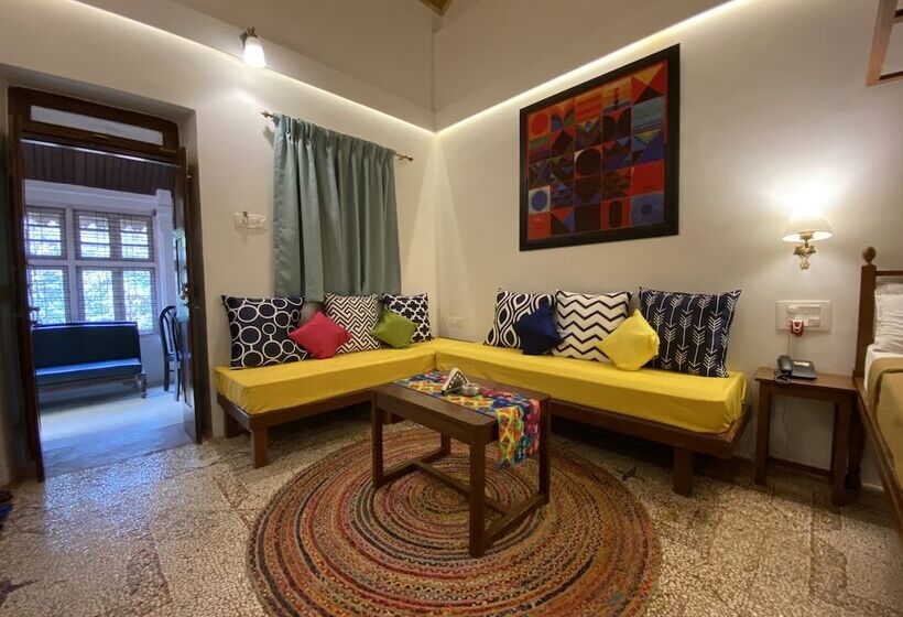 هتل Radha Cottage Resort