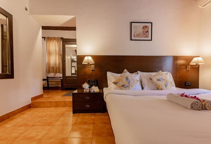 هتل Radha Cottage Resort