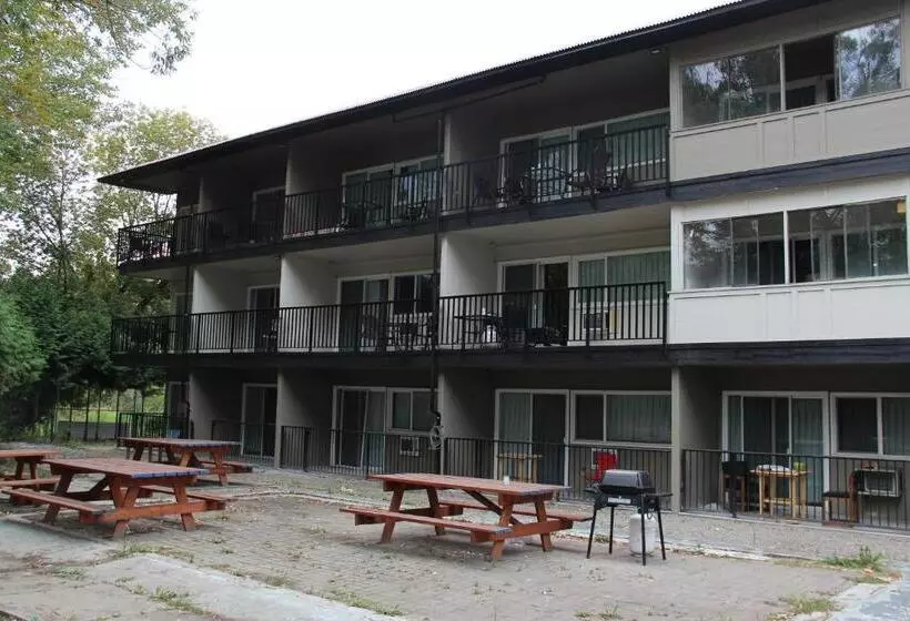 モーテル Okanagan Royal Park Inn By Elevate Rooms