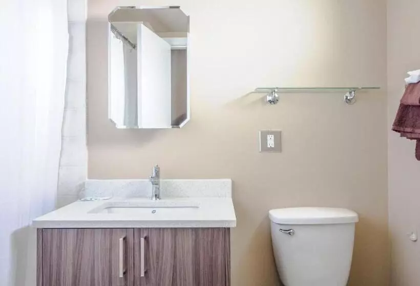 モーテル Okanagan Royal Park Inn By Elevate Rooms