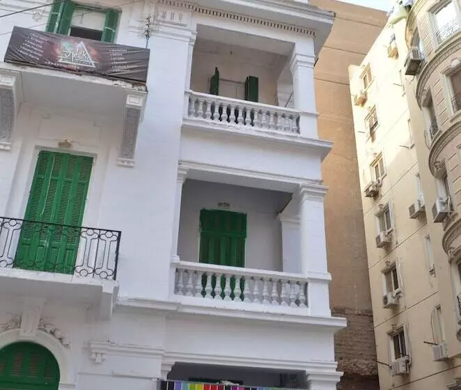 هتل Colour Holidays