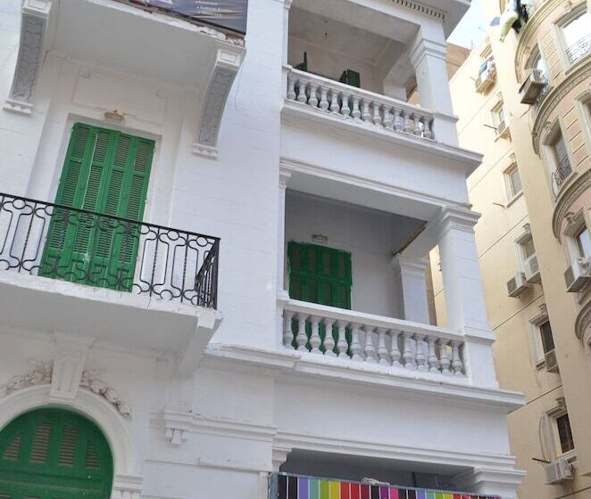 هتل Colour Holidays