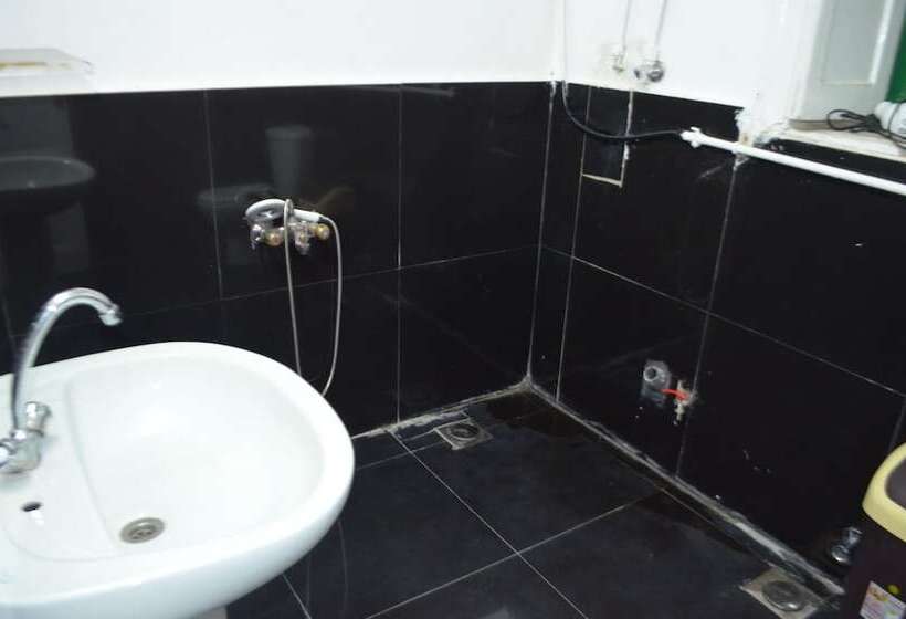 هتل Colour Holidays