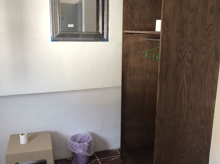 هتل Colour Holidays