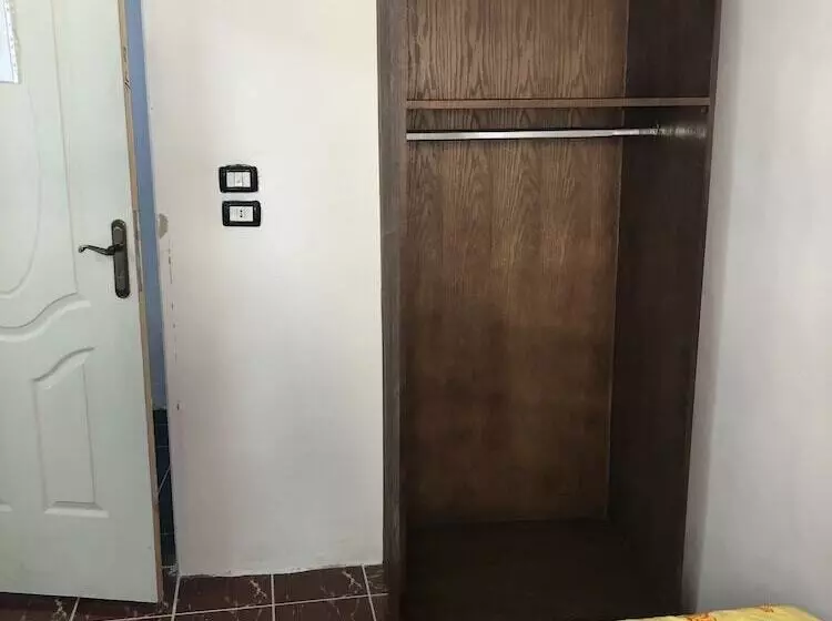 هتل Colour Holidays