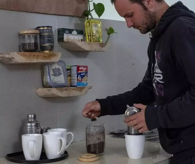 تختخواب و صبحانه Jasmine Hostel